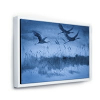 DesignArt „Кранови во лет за време на сино вечерно светло“ Традиционално врамено платно wallидно печатење