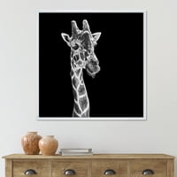 DesignArt 'Затвори портрет на жирафа на црната куќа на фармата, врамена од платно, wallидна уметност печатење